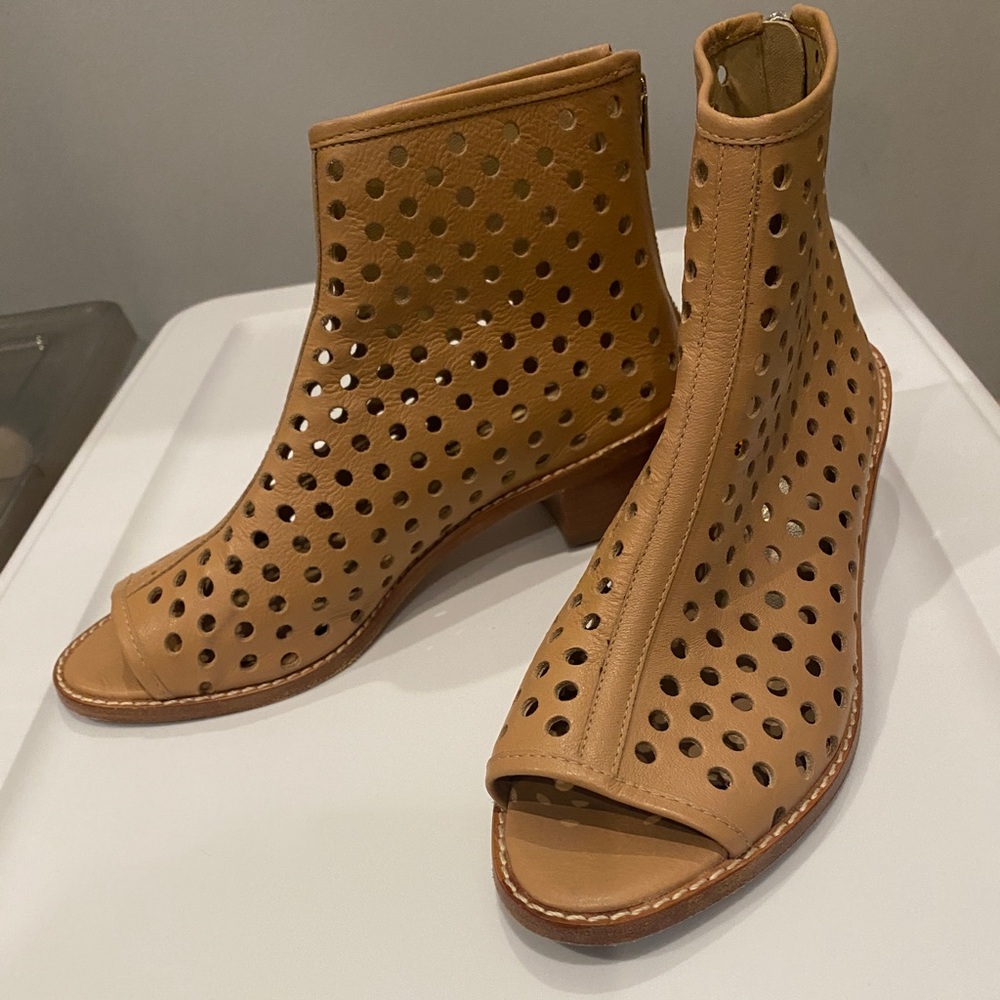 Loeffler Randall booties 8.5 perforated leather Great Shape Camel color open toe